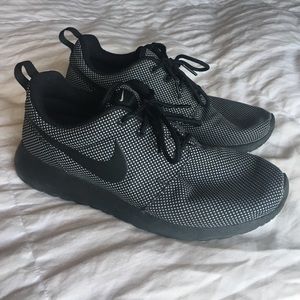 Black Polka Dot Nike Roshe